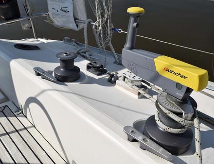 La manivelle positionnée sur un winch. Nautisme Article