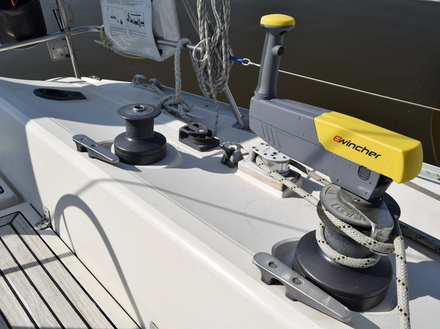 La manivelle positionnée sur un winch. Nautisme Article