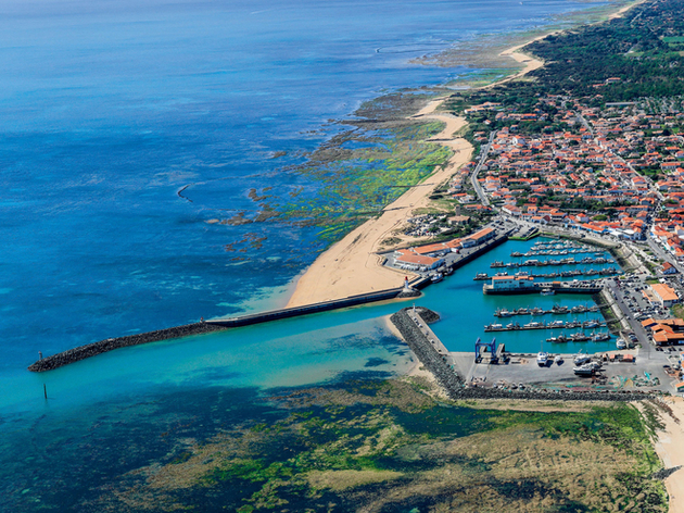 Le port de la Cotinière, sur la face Ouest de l'île Nautisme Article