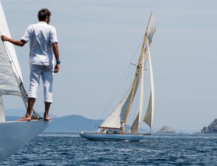 Michel Herbelin est de nouveau partenaire de l'évènement et offrira aux capitaines des équipages gagnants, la Trophy, montre de plongée automatique étanche à 300m, lancée pour l'occasion. Nautisme Article