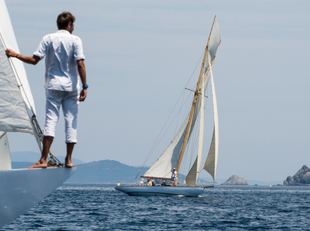 Michel Herbelin est de nouveau partenaire de l'évènement et offrira aux capitaines des équipages gagnants, la Trophy, montre de plongée automatique étanche à 300m, lancée pour l'occasion. Nautisme Article