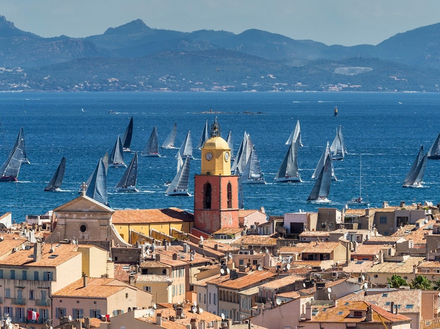 La baie de Saint-Tropez servira de cadre à trois jours de régate côtières les 10, 11 et 12 juin. 