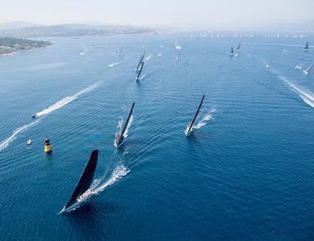 La baie sera aussi le point de départ de la course au large de 241 milles, qui existe depuis 1953 et qui mènera la flotte de Saint-Tropez à Gênes, en passant par le rocher de la Giraglia. Nautisme Article