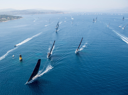 La baie sera aussi le point de départ de la course au large de 241 milles, qui existe depuis 1953 et qui mènera la flotte de Saint-Tropez à Gênes, en passant par le rocher de la Giraglia. La baie sera aussi le point de départ de la course au large de 241 milles, qui existe depuis 1953 et qui mènera la flotte de Saint-Tropez à Gênes, en passant par le rocher de la Giraglia.