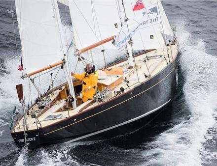 Loïck Peyron à bord de Pen Duick II lors de la Transat anglaise en 2016 Nautisme Article