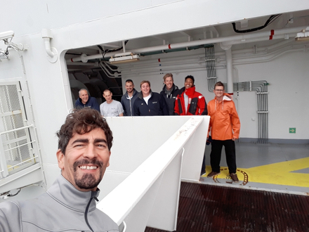 L'équipage est composé de quatre officiers, dont le capitaine, une vingtaine de marins et onze mécaniciens.  L'équipage est composé de quatre officiers, dont le capitaine, une vingtaine de marins et onze mécaniciens.