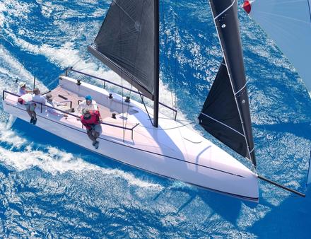 Ce bateau innovant est une belle entrée de gamme du chantier finlandais, qui a lancé sur le marché il y a peu le Swan 98, un yacht luxueux de 30 mètres. Nautisme Article