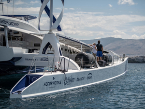 Energy Observer continue son Tour de Méditerranée avec une escale à Athènes