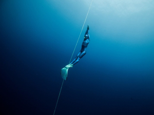 Guillaume Néry veut renouer avec les grandes profondeurs au Nice Abyss Contest