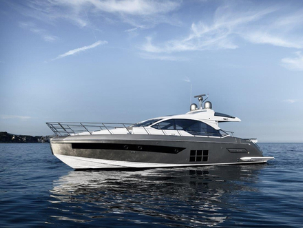 Equipé d'un système de propulsion Volvo Penta IPS (trois pods), le S6 est à la pointe de la technologie. Il sera présenté en avant-première mondiale au Yachting Festival de Cannes. Equipé d'un système de propulsion Volvo Penta IPS (trois pods), le S6 est à la pointe de la technologie. Il sera présenté en avant-première mondiale au Yachting Festival de Cannes.