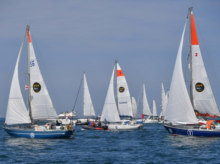 Aujourd'hui, pour le départ, les vents étaient variables, de tendance sud-ouest à l'avant de la dépression centrée sur le golfe de Gascogne. Aujourd'hui, pour le départ, les vents étaient variables, de tendance sud-ouest à l'avant de la dépression centrée sur le golfe de Gascogne.