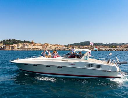 Coup de coeur pour ce Riva 50 Diablo, un bateau à moteur des années 80 qui revient à la mode avec son style vintage. Nautisme Article