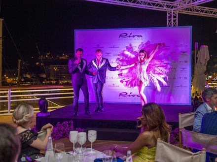Tenue chic de rigueur ! Partenaire de l'événement, le Yacht Club de Monaco accueillait la remise des prix du Riva Trophy 2018. Un lieu magique ! Tenue chic de rigueur ! Partenaire de l'événement, le Yacht Club de Monaco accueillait la remise des prix du Riva Trophy 2018. Un lieu magique !