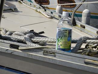 Le nettoyage d'un pont après l'hivernage