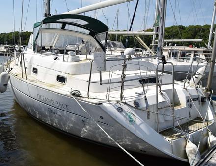 Pendant l'hivernage, le pont se recouvre vite de salissures. Nautisme Article