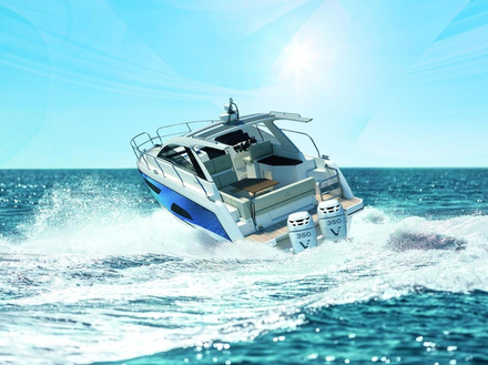 C&ocirc;t&eacute; look, le S330v rappelle sans &eacute;quivoque le S330 : un bateau rac&eacute;, aux lignes sportives et aux performances &eacute;lev&eacute;es en mer. Il sera pr&eacute;sent&eacute; en avant-premi&egrave;re au Yachting Festival de Cannes.