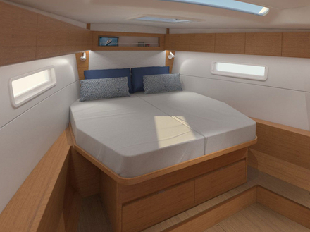 Le X46 peut accueillir jusqu'à huit passagers, et possède en version standard trois cabines, dont une propriétaire avec lit "King Size". Le X46 peut accueillir jusqu'à huit passagers, et possède en version standard trois cabines, dont une propriétaire avec lit "King Size".