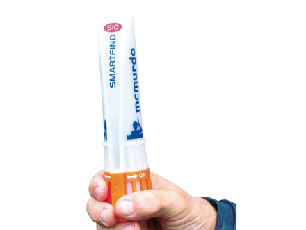 Le signal AIS peut être capté dans un rayon de l'ordre de quelques milles. C?est un moyen de repérer rapidement un homme à la mer. Le signal AIS peut être capté dans un rayon de l'ordre de quelques milles. C?est un moyen de repérer rapidement un homme à la mer.