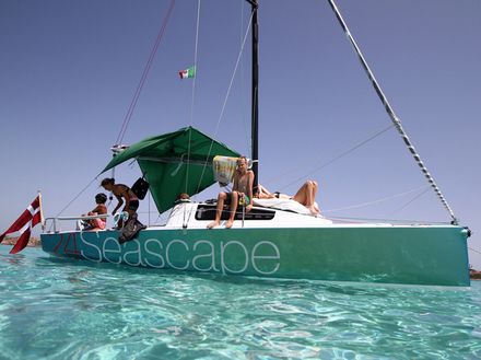 Bénéteau devient l'actionnaire majoritaire à hauteur de 60% de la société slovène Seascape, spécialisée dans la conception, la construction et la commercialisation de voiliers sportifs. 