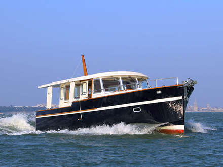 Rhéa Marine rejoint le groupe Experton qui détient déjà les marques Wauquiez, Tofinou et Andreyale. Rhéa Marine rejoint le groupe Experton qui détient déjà les marques Wauquiez, Tofinou et Andreyale.