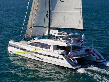 Cette seconde unité reprend les caractéristiques principales du premier Long Island 85', à savoir des coques en aluminum tandis que les superstructures sont réalisées en composite et assemblées par collage. Cette seconde unité reprend les caractéristiques principales du premier Long Island 85', à savoir des coques en aluminum tandis que les superstructures sont réalisées en composite et assemblées par collage.