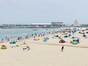 Japon : réouverture de plages dévastées par la catastrophe de 2011