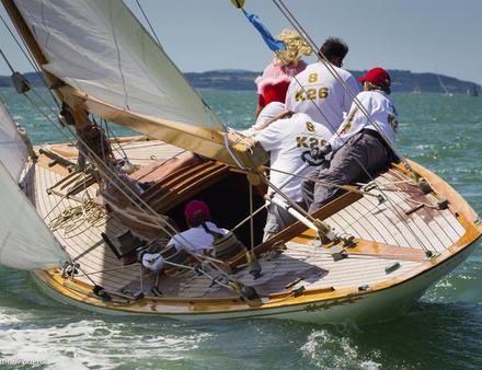 Chaque mois de juillet, le port de Cowes, sur l'île de Wight, et les eaux mythiques du Solent, accueillent la Panerai British Classic Week. Du grand spectacle ! Nautisme Article