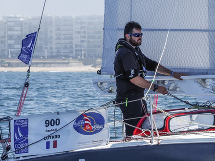 Rapahel Lutard au départ des Sables d'Olonne Rapahel Lutard au départ des Sables d'Olonne