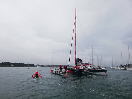 Dès le prologue de samedi dernier, le skipper a déjà montré à la concurrence tout le potentiel de son bateau en assurant la deuxième place, derrière Erwan Leroux. Dès le prologue de samedi dernier, le skipper a déjà montré à la concurrence tout le potentiel de son bateau en assurant la deuxième place, derrière Erwan Leroux.