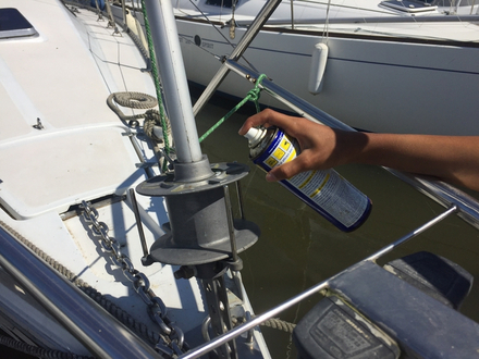 Ne pas hésiter à mettre un produit pour graisser l'enrouleur. Ne pas hésiter à mettre un produit pour graisser l'enrouleur.