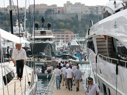 Comme chaque année, l'exposition s'étendra sur la quasi-totalité du port Hercule et profitera également des travaux de réaménagement du Quai des Etats-Unis. Comme chaque année, l'exposition s'étendra sur la quasi-totalité du port Hercule et profitera également des travaux de réaménagement du Quai des Etats-Unis.