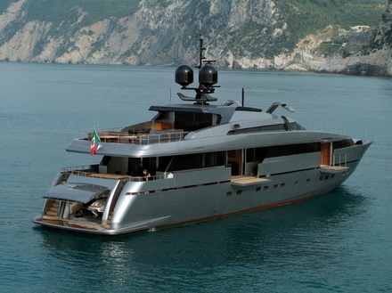 Parmi les lancements en avant-première mondiale cette année, on retrouve SanLorenzo Yachts avec trois superyachts : 40 ALLOY (ci-dessus), 460 EXP et 500 EXP, tous trois longs de 40 mètres. Parmi les lancements en avant-première mondiale cette année, on retrouve SanLorenzo Yachts avec trois superyachts : 40 ALLOY (ci-dessus), 460 EXP et 500 EXP, tous trois longs de 40 mètres.