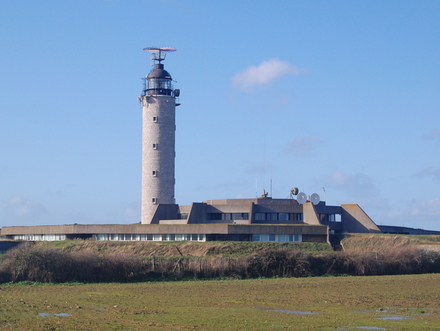 Le CROSS Gris-Nez au pied du Phare du Cap.
