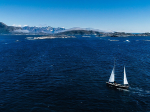 Marie Tabarly et Pen Duick VI viennent d'arriver au Groënland