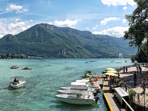 Le lac d'Annecy, une destination pour toutes les activités
