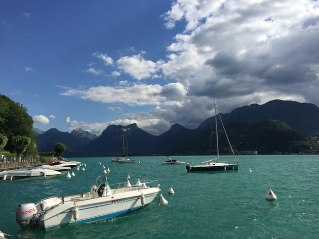 Autour du lac, plus de 12 ports de plaisance sont présents. Nautisme Article