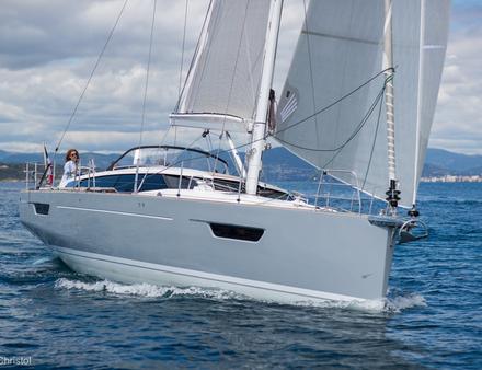 Le design du nouveau Pilot Saloon affiche le renouveau de la marque. Racé, élégant il redonne un attrait au concept salon de pont à l'esthétique toujours discutable. Nautisme Article
