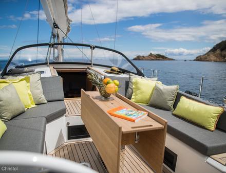 L'ergonomie du cockpit est irréprochable, on s'y assoupit tranquillement pendant que les manoeuvres s'enchaînent. Nautisme Article