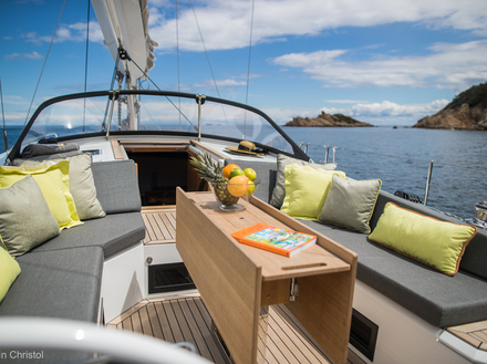 L'ergonomie du cockpit est irréprochable, on s'y assoupit tranquillement pendant que les manoeuvres s'enchaînent. L'ergonomie du cockpit est irréprochable, on s'y assoupit tranquillement pendant que les manoeuvres s'enchaînent.