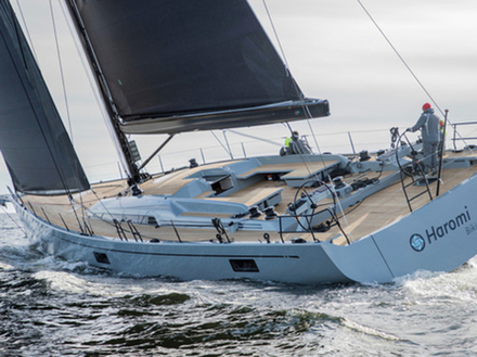 Un croiseur sportif et très performant offrant plusieurs possibilités d'aménagement. Un croiseur sportif et très performant offrant plusieurs possibilités d'aménagement.