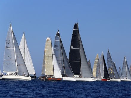 La Palermo-Montecarlo rassemblera 55 unités et sera de nouveau l'une des étapes du calendrier de l'International Maxi Association (IMA). Le départ sera donné du Golfe de Mondello le mardi 21 août à midi. La Palermo-Montecarlo rassemblera 55 unités et sera de nouveau l'une des étapes du calendrier de l'International Maxi Association (IMA). Le départ sera donné du Golfe de Mondello le mardi 21 août à midi.