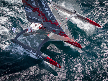 Pour ces deux épreuves, Lalou Roucayrol sera entouré de Karine Fauconnier, César Dohy et Quentin Vlamynck. Lalou va également embarquer un joker de luxe en la personne de Lionel Lemonchois, double vainqueur de la Route du Rhum. Nautisme Article