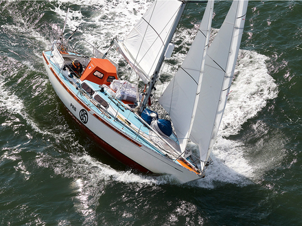 Péché a reçu une pénalité de 18h pour avoir passé un appel à sa compagne avec le téléphone satellite, qui doit être réservé aux communications avec le PC Course. Péché a reçu une pénalité de 18h pour avoir passé un appel à sa compagne avec le téléphone satellite, qui doit être réservé aux communications avec le PC Course.