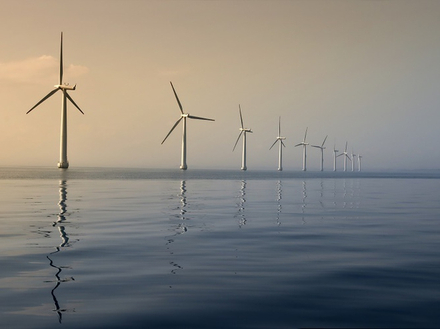 Les premières éoliennes offshore devraient voir le jour en 2021 en France. Le gouvernement s'est engagé à verser 5% de la fiscalité des ces éoliennes à la SNSM, soit 2 millions d'euros.