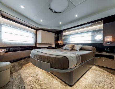Les trois cabines possèdent leur salle de bain. Un plan rationnel les dote d'une grande surface avec une cabine de douche séparée. Nautisme Article