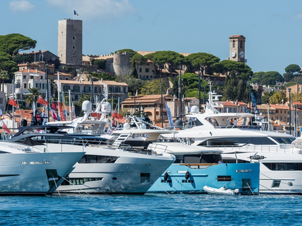 Cette année, il y aura quatre lancements mondiaux pour Azimut-Benetti ou encore cinq nouvelles unités pour le Groupe Ferretti. Cette année, il y aura quatre lancements mondiaux pour Azimut-Benetti ou encore cinq nouvelles unités pour le Groupe Ferretti.