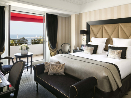 Un des hôtels les plus proches du Yachting Festival : le Barrière Majestic. Et pour vous détendre, le Spa Diane Barrière, réputé dans le monde entier, vous attend... Un des hôtels les plus proches du Yachting Festival : le Barrière Majestic. Et pour vous détendre, le Spa Diane Barrière, réputé dans le monde entier, vous attend...