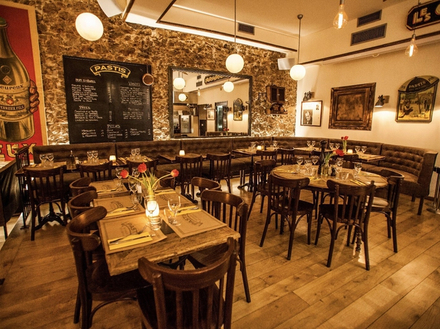 Le rendez-vous incontournable pour déguster les meilleures recettes de la cuisine provençale, dans un esprit café de comptoir. Le rendez-vous incontournable pour déguster les meilleures recettes de la cuisine provençale, dans un esprit café de comptoir.