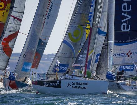 Sébastien Simon au départ de la 2ème étape à Saint-Brieuc. Nautisme Article