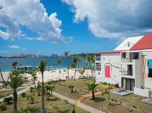 Le tourisme se relance doucement à Saint-Martin un an après Irma